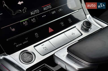 Внедорожник / Кроссовер Audi e-tron 2022 в 