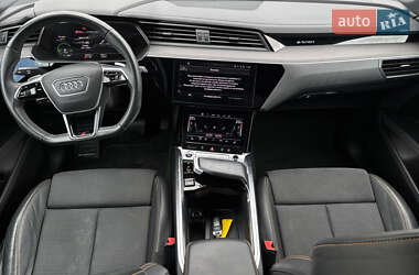 Внедорожник / Кроссовер Audi e-tron 2022 в 