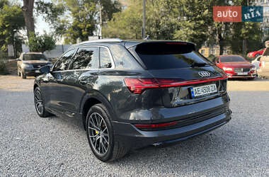 Внедорожник / Кроссовер Audi e-tron 2020 в 