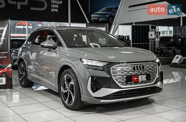 Позашляховик / Кросовер Audi e-tron 2022 в 
