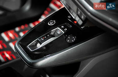 Позашляховик / Кросовер Audi e-tron 2022 в 
