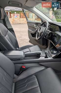 Внедорожник / Кроссовер Audi e-tron 2019 в 