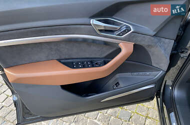 Внедорожник / Кроссовер Audi e-tron 2019 в 