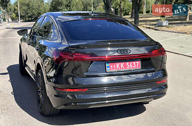 Внедорожник / Кроссовер Audi e-tron 2020 в 