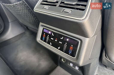 Внедорожник / Кроссовер Audi e-tron 2020 в 