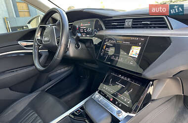 Внедорожник / Кроссовер Audi e-tron 2020 в 