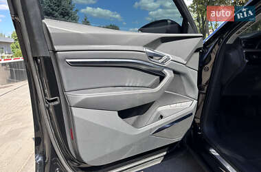 Внедорожник / Кроссовер Audi e-tron 2020 в 