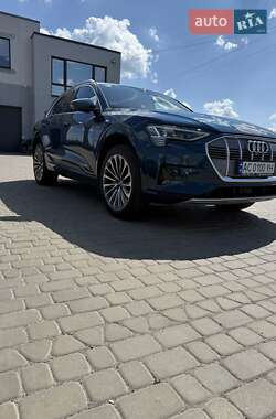 Внедорожник / Кроссовер Audi e-tron 2019 в 
