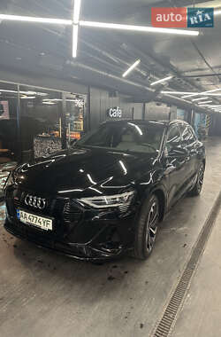 Внедорожник / Кроссовер Audi e-tron 2021 в 