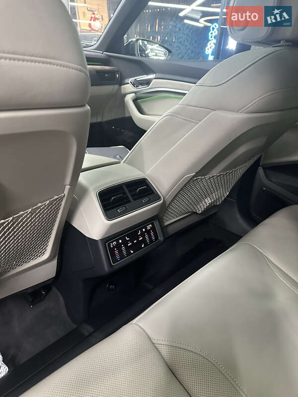 Внедорожник / Кроссовер Audi e-tron 2021 в Киеве
