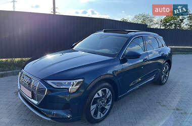 Внедорожник / Кроссовер Audi e-tron 2020 в 
