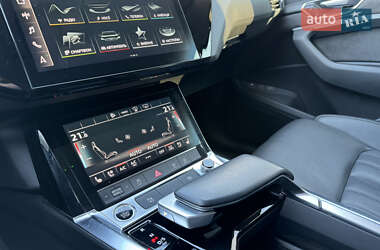 Внедорожник / Кроссовер Audi e-tron 2021 в 