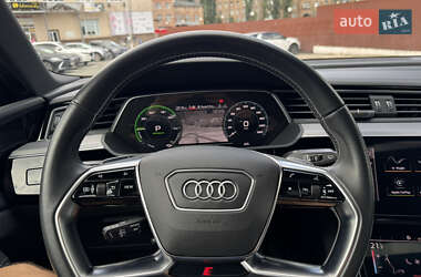 Внедорожник / Кроссовер Audi e-tron 2020 в 