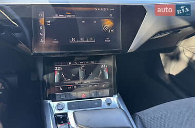 Внедорожник / Кроссовер Audi e-tron 2023 в 