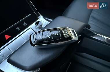 Внедорожник / Кроссовер Audi e-tron 2021 в 