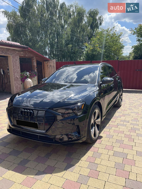 Внедорожник / Кроссовер Audi e-tron 2021 в 