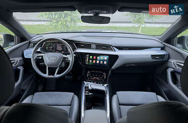 Позашляховик / Кросовер Audi e-tron 2022 в 