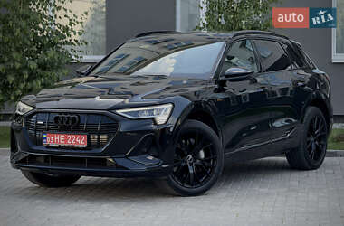 Позашляховик / Кросовер Audi e-tron 2022 в 
