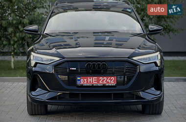 Позашляховик / Кросовер Audi e-tron 2022 в 