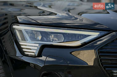 Позашляховик / Кросовер Audi e-tron 2022 в 