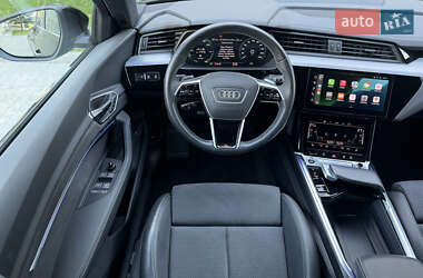 Позашляховик / Кросовер Audi e-tron 2022 в 