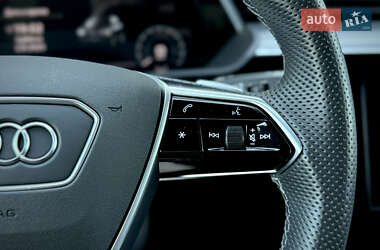 Позашляховик / Кросовер Audi e-tron 2022 в 