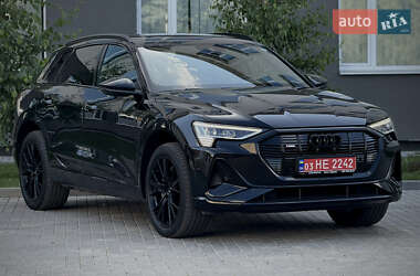 Позашляховик / Кросовер Audi e-tron 2022 в 