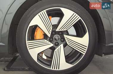 Внедорожник / Кроссовер Audi e-tron 2019 в 