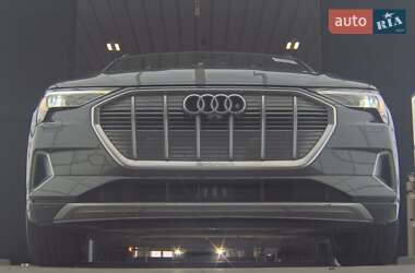 Внедорожник / Кроссовер Audi e-tron 2019 в 
