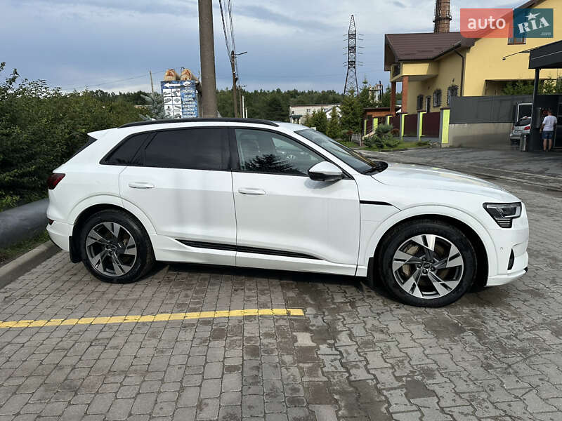 Внедорожник / Кроссовер Audi e-tron 2021 в Новояворовске