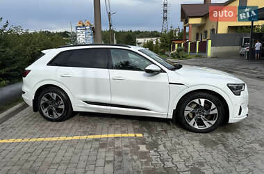 Внедорожник / Кроссовер Audi e-tron 2021 в 