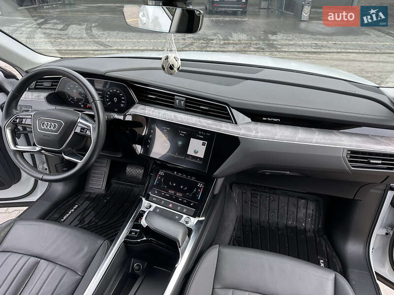 Внедорожник / Кроссовер Audi e-tron 2021 в Новояворовске