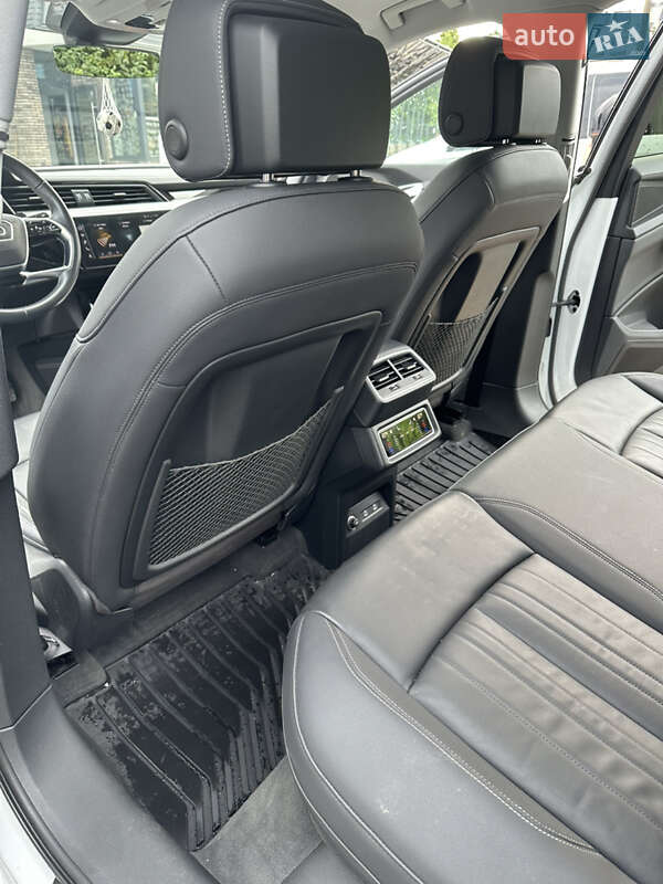 Внедорожник / Кроссовер Audi e-tron 2021 в Новояворовске