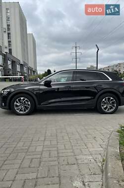 Позашляховик / Кросовер Audi e-tron 2022 в 
