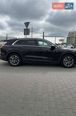 Позашляховик / Кросовер Audi e-tron 2022 в 