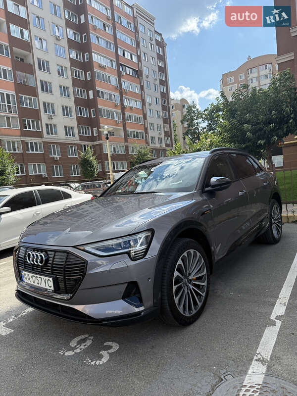Внедорожник / Кроссовер Audi e-tron 2019 в Киеве