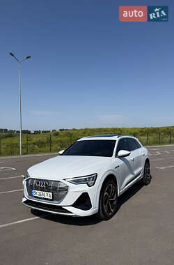 Внедорожник / Кроссовер Audi e-tron 2021 в 