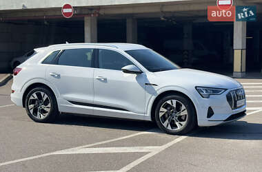 Внедорожник / Кроссовер Audi e-tron 2020 в 