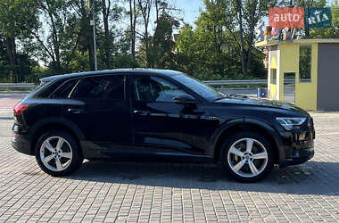 Внедорожник / Кроссовер Audi e-tron 2019 в 
