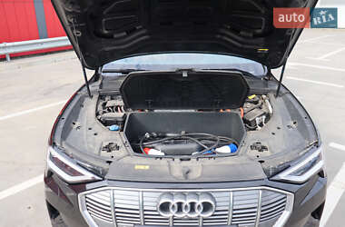 Внедорожник / Кроссовер Audi e-tron 2019 в 