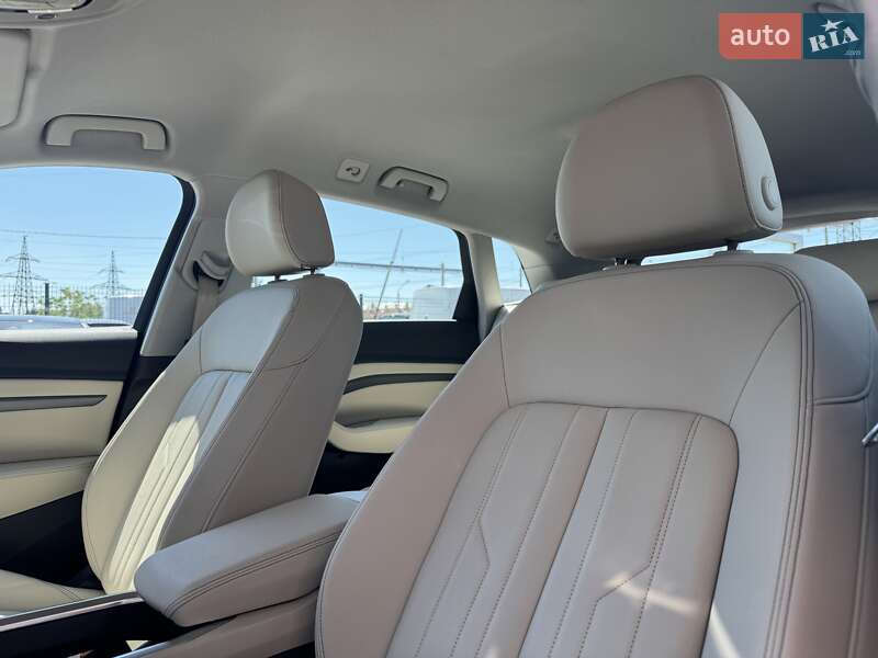 Позашляховик / Кросовер Audi e-tron 2019 в Чернівцях
