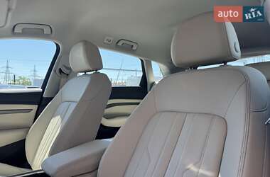 Внедорожник / Кроссовер Audi e-tron 2019 в 