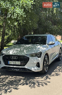 Позашляховик / Кросовер Audi e-tron 2020 в Рівному