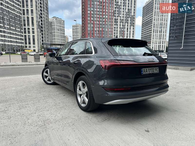 Внедорожник / Кроссовер Audi e-tron 2019 в Киеве