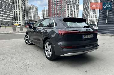 Внедорожник / Кроссовер Audi e-tron 2019 в 
