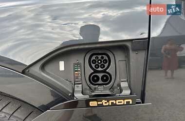 Внедорожник / Кроссовер Audi e-tron 2019 в 