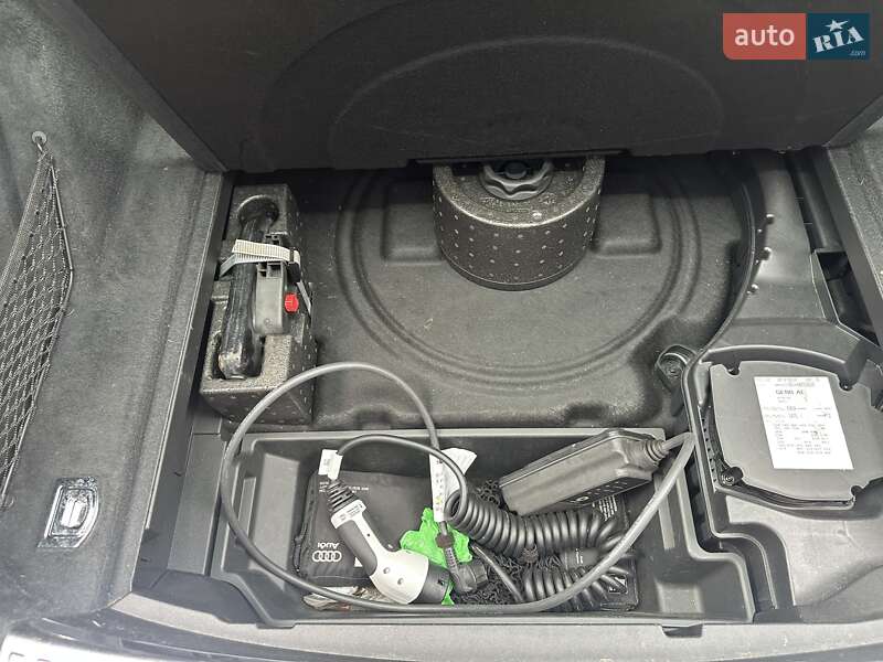 Внедорожник / Кроссовер Audi e-tron 2019 в Киеве