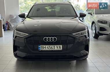 Внедорожник / Кроссовер Audi e-tron 2021 в 