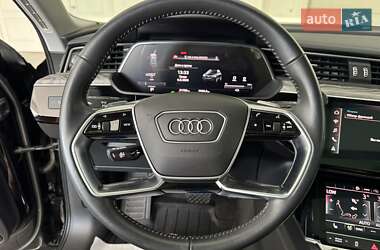 Внедорожник / Кроссовер Audi e-tron 2021 в 