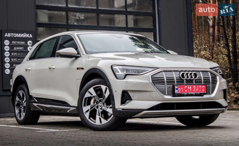 Внедорожник / Кроссовер Audi e-tron 2021 в 